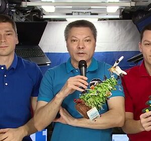 Космонавты-поздравили-россиян-с-Новым-годом-с-борта-МКС