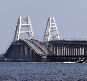 Зеленский-попросил-у-Запада-ракеты-для-уничтожения-Крымского-моста