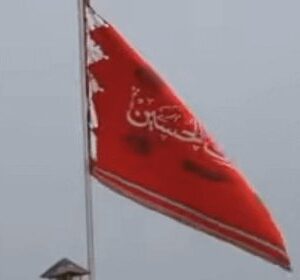 Над-мечетью-в-Иране-вновь-подняли-красный-флаг-мести.-В-прошлый-раз-это-едва-не-закончилось-войной-с-США