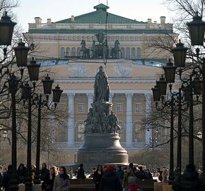 Театр-в-Санкт-Петербурге-отменил-показы-спектакля-по-Акунину