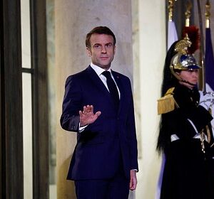 Президент-Франции-решил-предоставить-помощь-Украине-в-ущерб-французам
