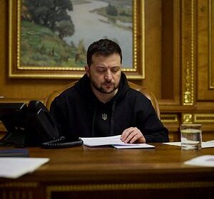 На-Украине-заявили-о-дорогой-ошибке-Зеленского-с-увольнением-Залужного