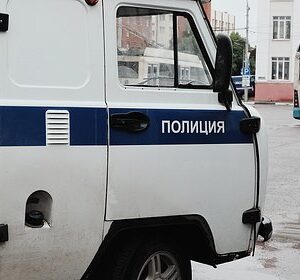 Российский-полицейский-сел-пьяным-за-руль-и-въехал-в-людей