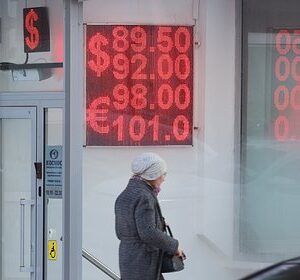 Курс-доллара-поднялся-выше-93-рублей