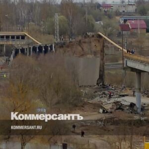 Панинский-мост-остановил-поезда-//-Опоры-путепровода-сложились-от-старости