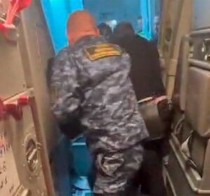 Напавший-на-полицейского-в-самолете-россиянин-избежал-тюрьмы