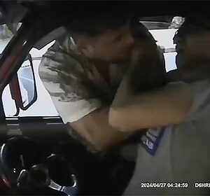 Агрессивный-турист-избил-водителя-такси-из-за-250-рублей-и-попал-на-видео