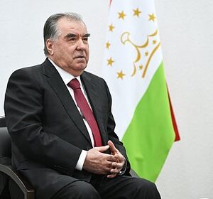 Президент-Таджикистана-прилетел-в-Москву