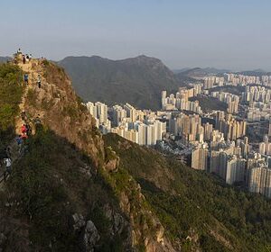 Турист-упал-с-популярной-достопримечательности-в-Гонконге-и-не-выжил