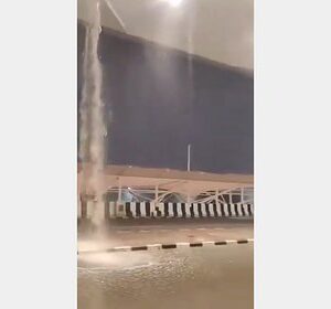 Крыша-аэропорта-в-Индии-обрушилась-из-за-сильного-ливня-и-попала-на-видео