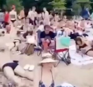 Переполненный-отдыхающими-пляж-в-Москве-попал-на-видео