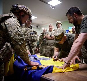 Разногласия-Зеленского-с-Сырским-и-секретные-планы.-На-Украине-раскрыли-детали-подготовки-к-атаке-на-Курскую-область