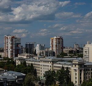 В-Харькове-снесли-памятник-героям-двух-одесских-писателей