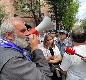 Лидер-армянских-протестов-заявил-о-возобновлении-борьбы-за-отставку-Пашиняна